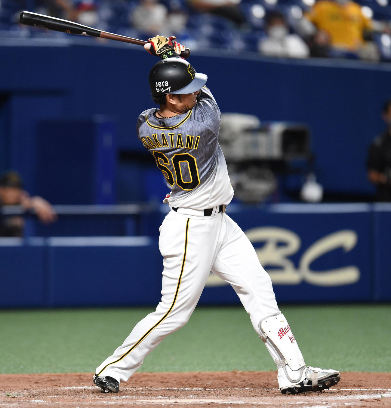 プロ野球中日対阪神　8回表阪神2死満塁、左2点適時打を放った中谷将大（撮影・森本幸一）