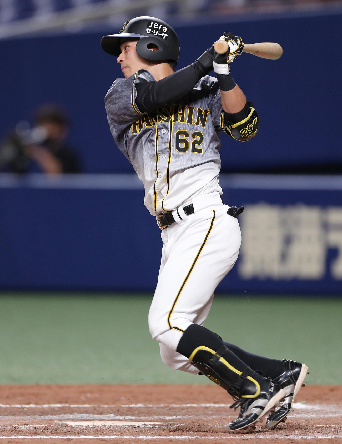 中日対阪神　8回表阪神無死、右前打を放つ植田（撮影・前田充）