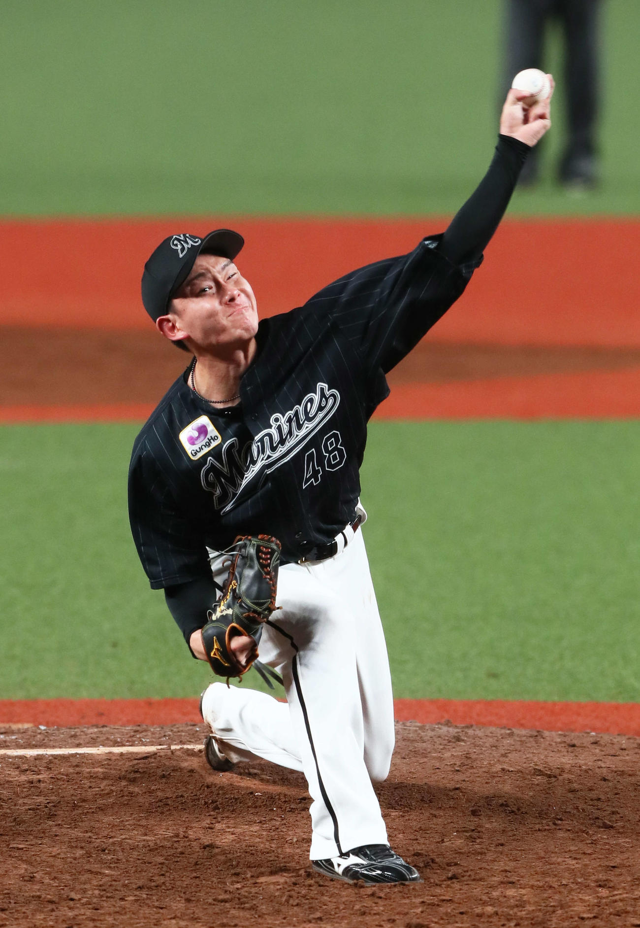 西武対ロッテ　ロッテ先発の中村稔（撮影・足立雅史）