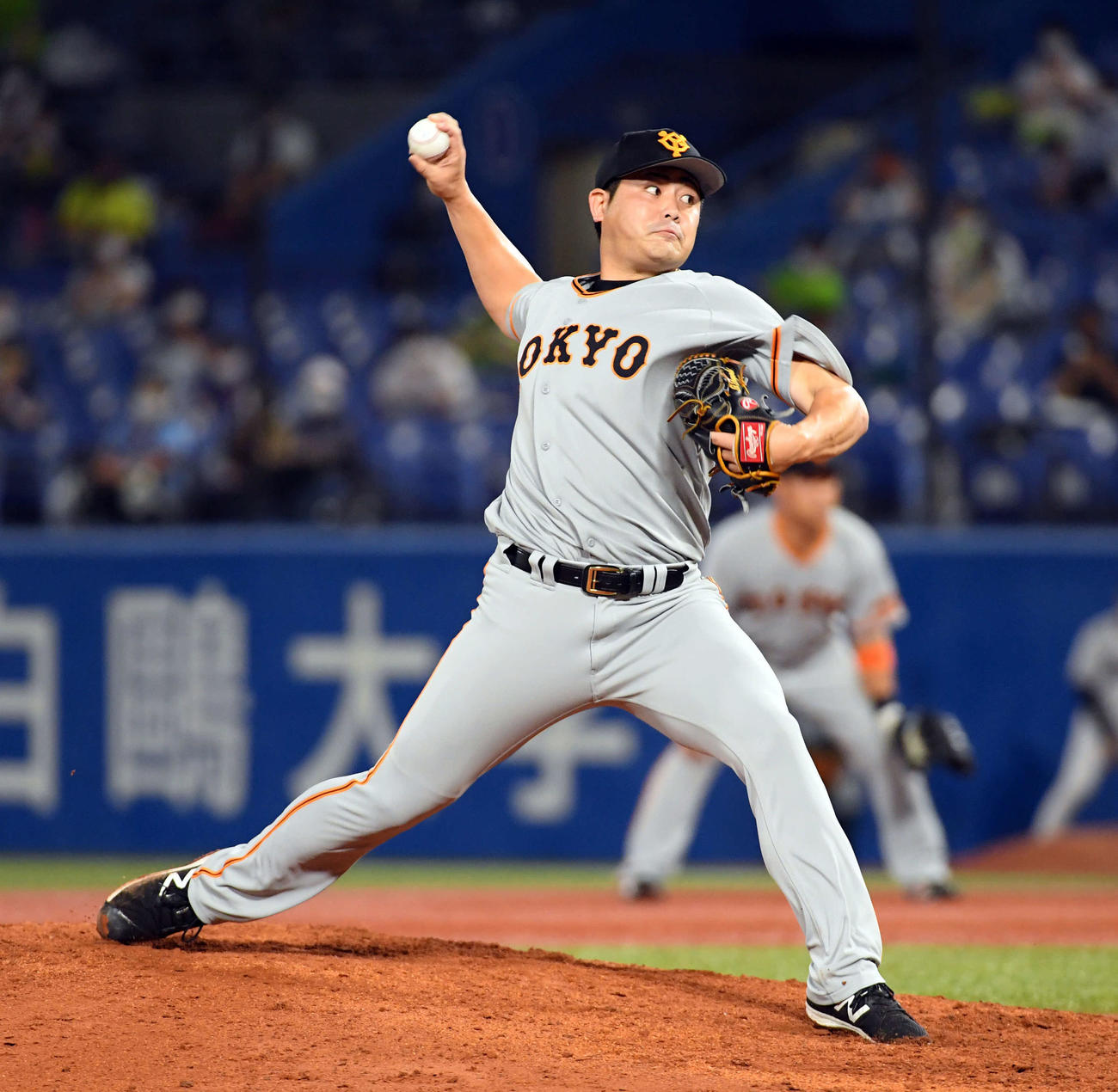 ヤクルト対巨人　9回からマウンドに上がった巨人田中豊（撮影・たえ見朱実）