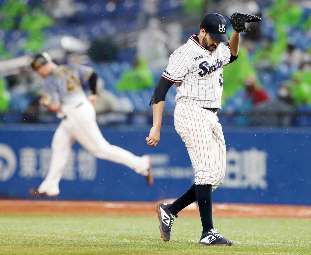 ヤクルト対阪神　2回表阪神2死満塁、ガブリエル・イノーアはジャスティン・ボーアに右越え満塁本塁打を被弾（撮影・加藤哉）