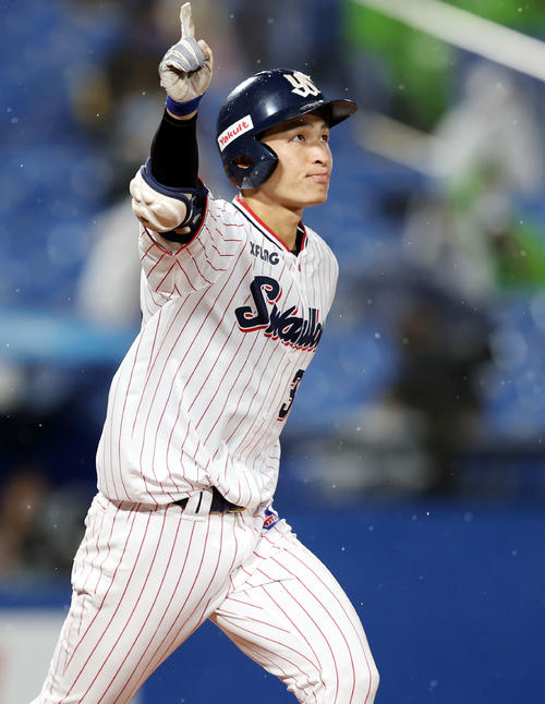 山田哲人代役のヤクルト宮本プロ1号 初々しく一礼 - プロ野球 : 日刊