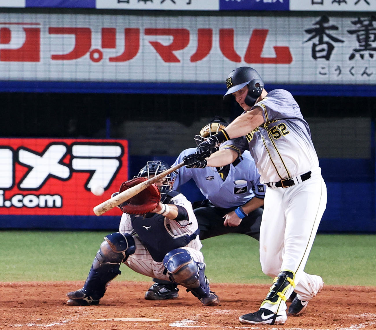 4回表阪神無死満塁、サンズは右翼に満塁本塁打を放つ（撮影・浅見桂子）