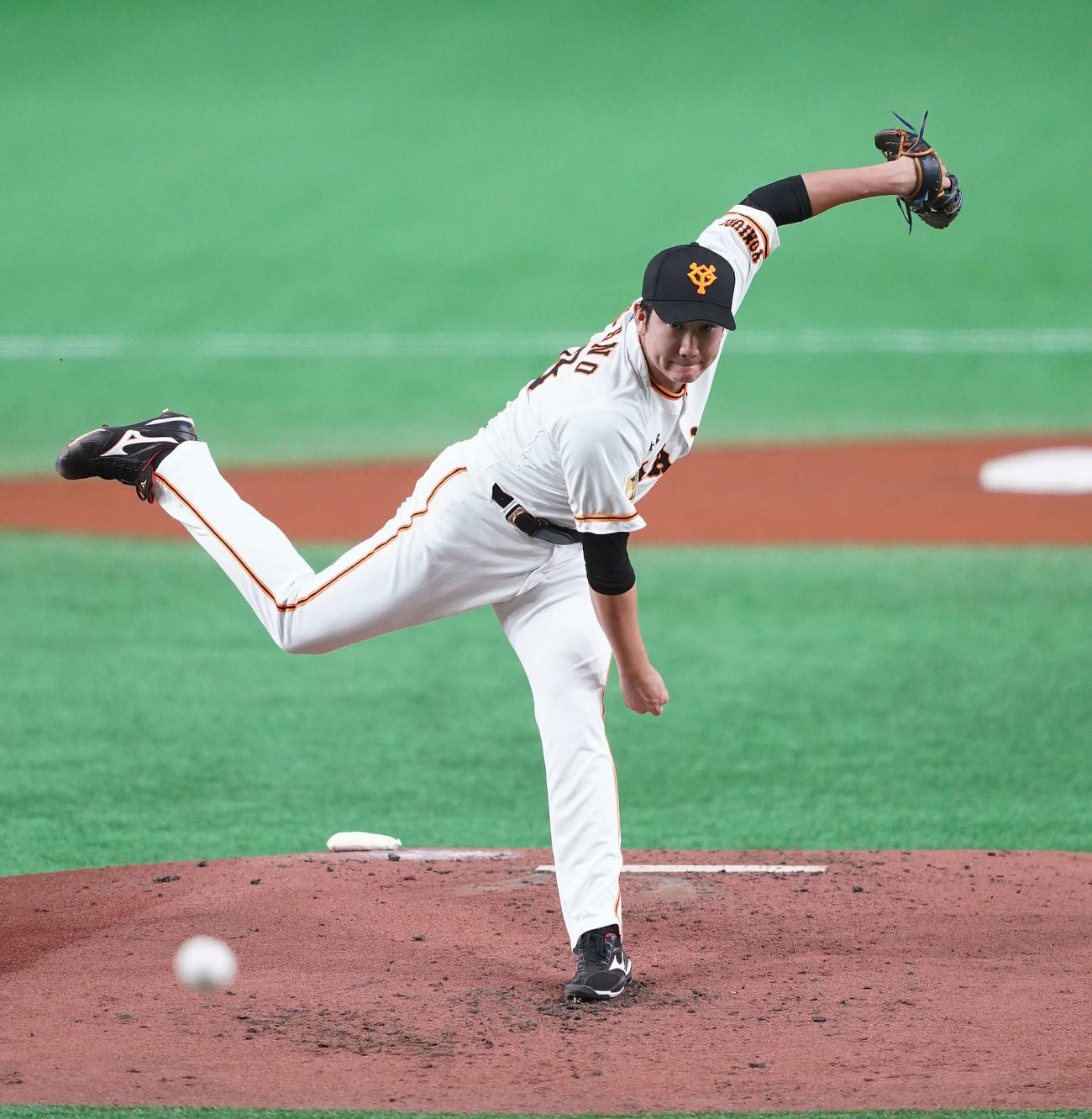 巨人対DeNA　先発し力投する巨人菅野（撮影・鈴木みどり）