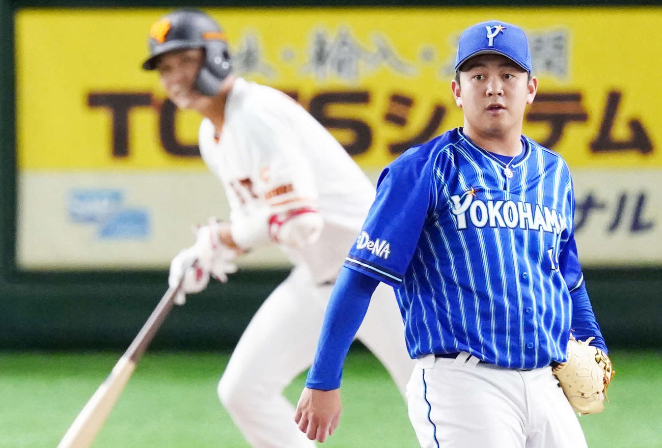 巨人対DeNA　7回裏巨人2死三塁、坂本を中飛に仕留める山崎（撮影・江口和貴）