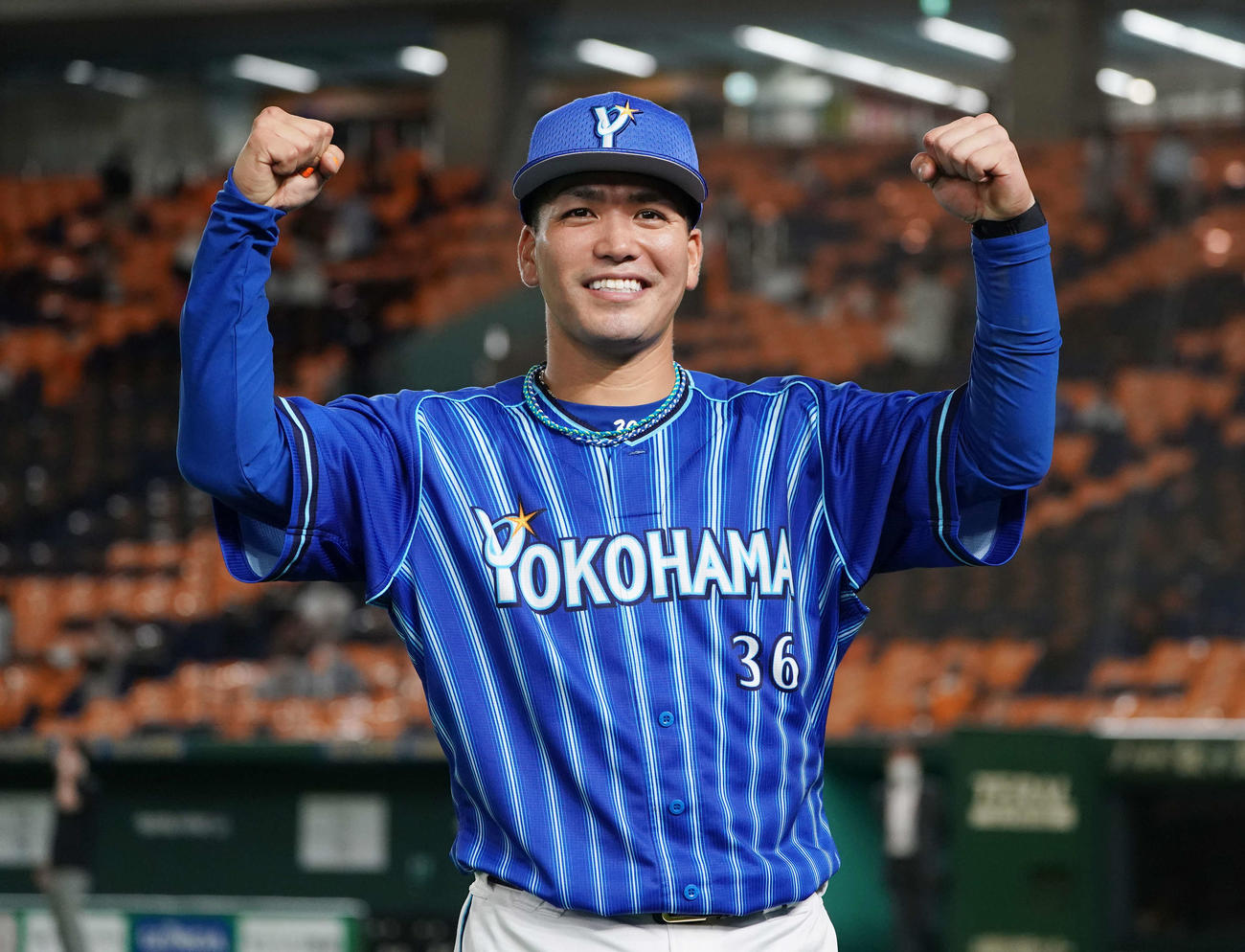巨人対DeNA　巨人に勝利し、ガッツポーズするDeNA高城（撮影・鈴木みどり）