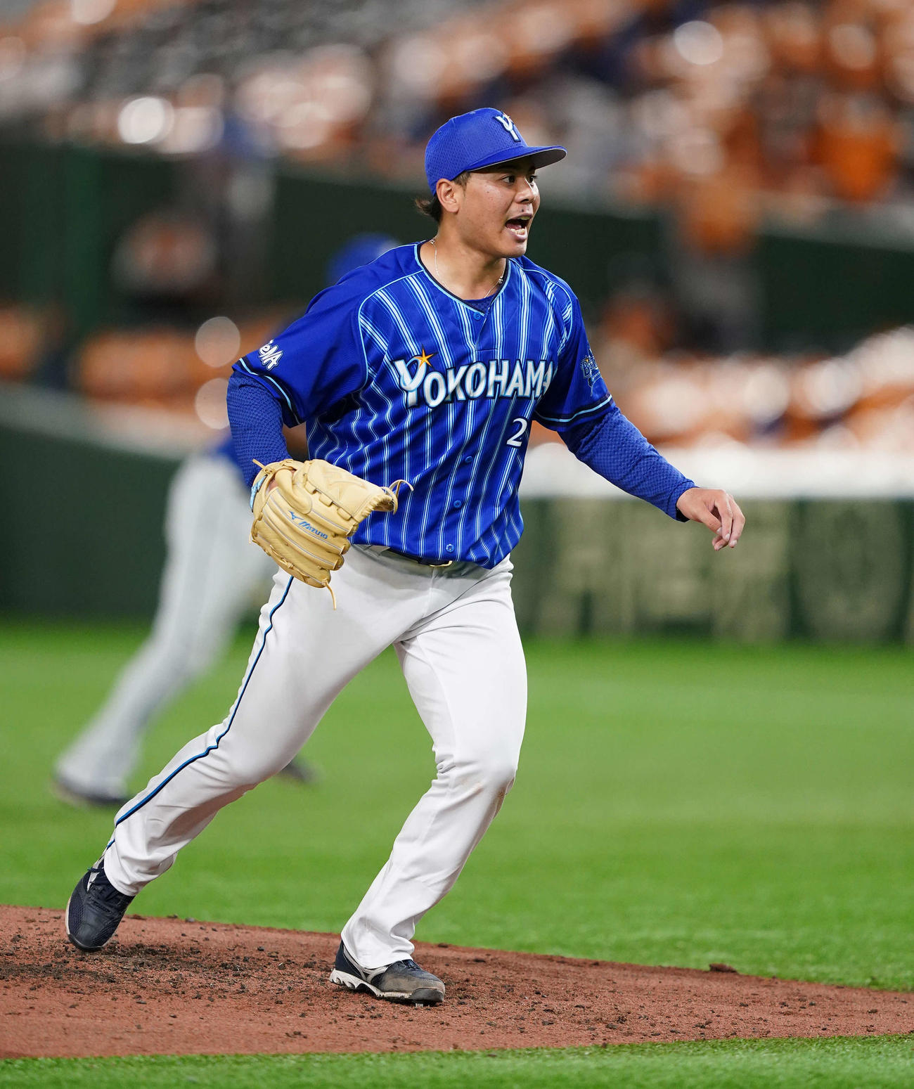 巨人対DeNA　5回裏巨人2死二塁、北村を空振り三振に仕留め声を出す浜口（撮影・鈴木みどり）