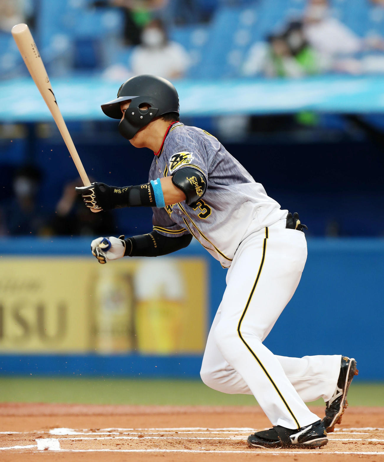 ヤクルト対阪神　1回表阪神1死一、三塁、大山悠輔は遊撃へ適時内野安打を放つ（撮影・加藤哉）