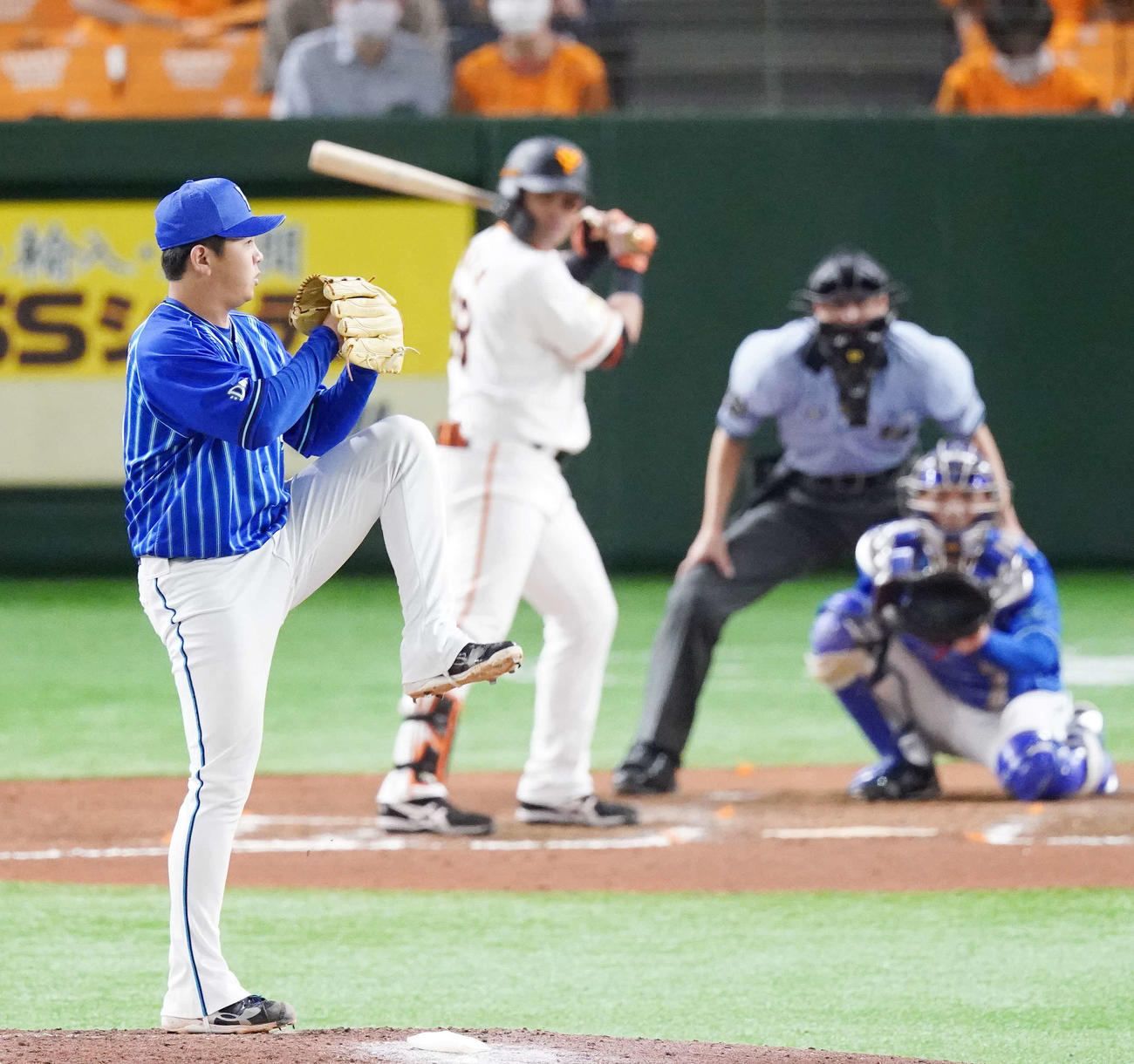 巨人対DeNA　7回裏に登板するDeNA3番手の山崎（撮影・江口和貴）