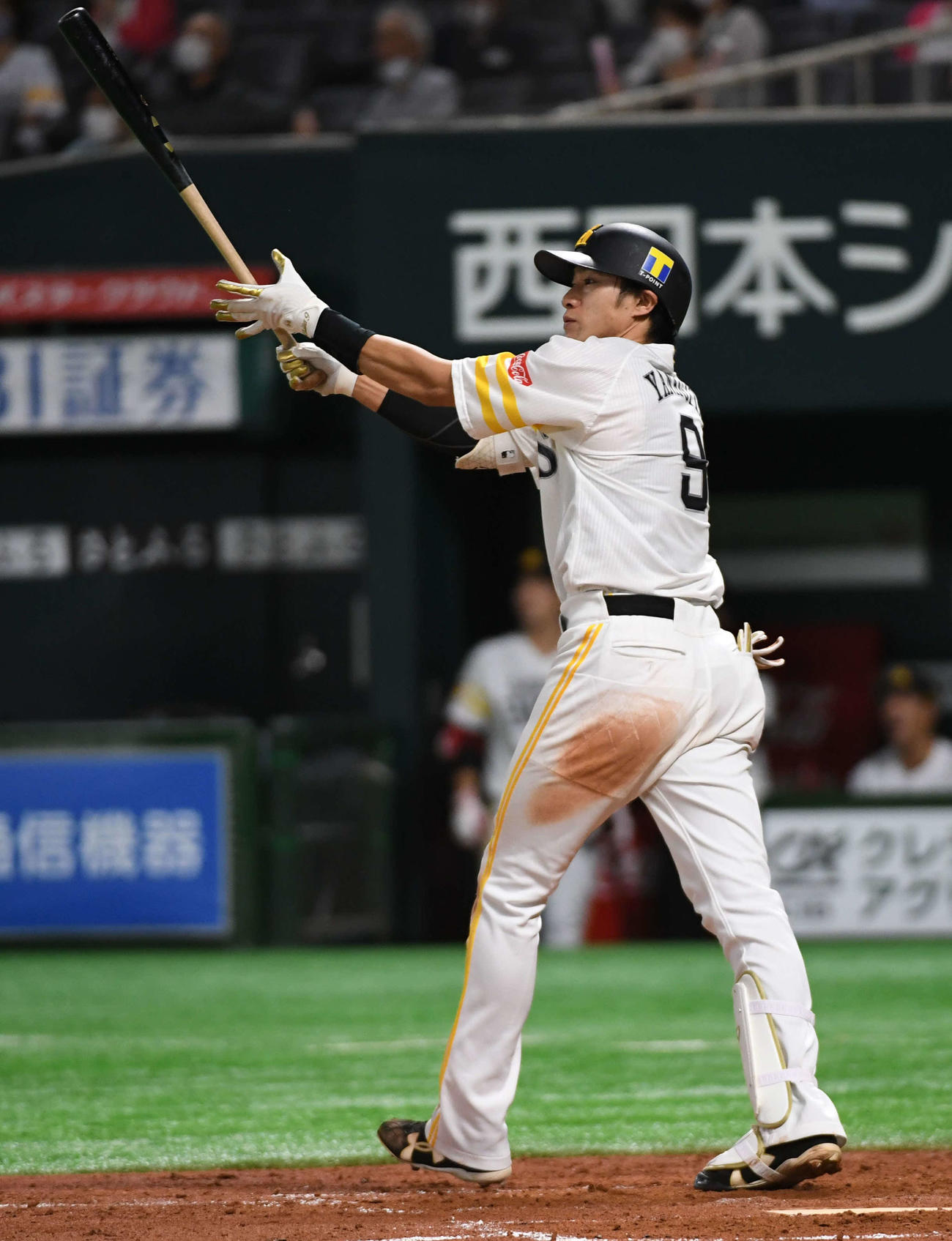 ソフトバンク対西武　5回裏ソフトバンク1死、柳田は左中間に本塁打を放つ（撮影・今浪浩三）