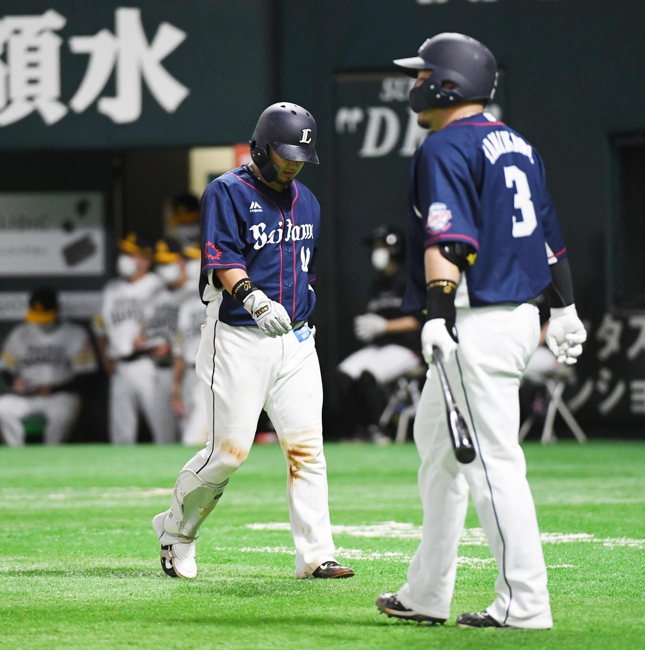 ソフトバンク対西武　6回表西武無死、森は三振に倒れる、右は山川（撮影・今浪浩三）