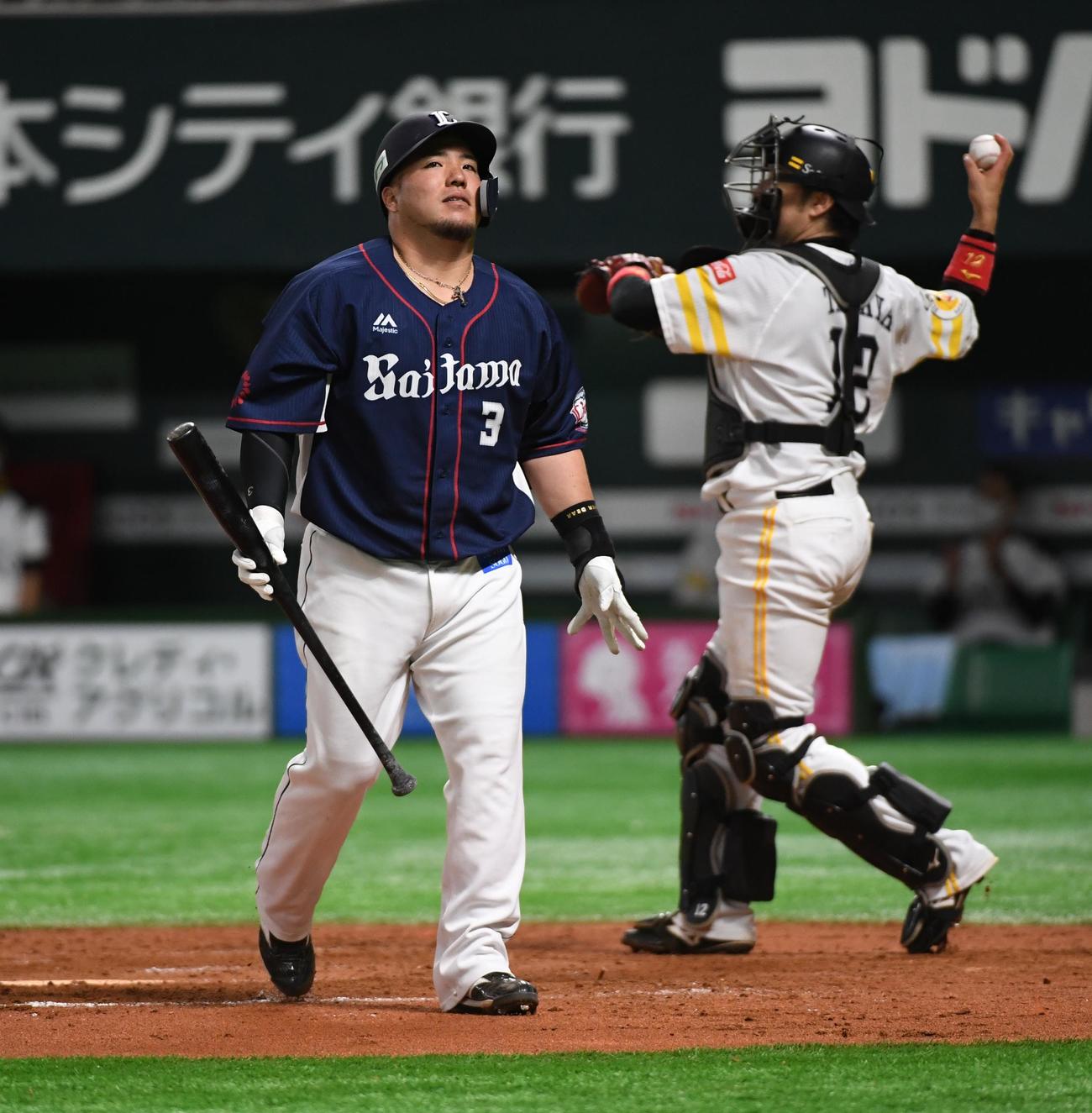 ソフトバンク対西武　8回表西武無死二塁、山川は三振に倒れる（撮影・今浪浩三）