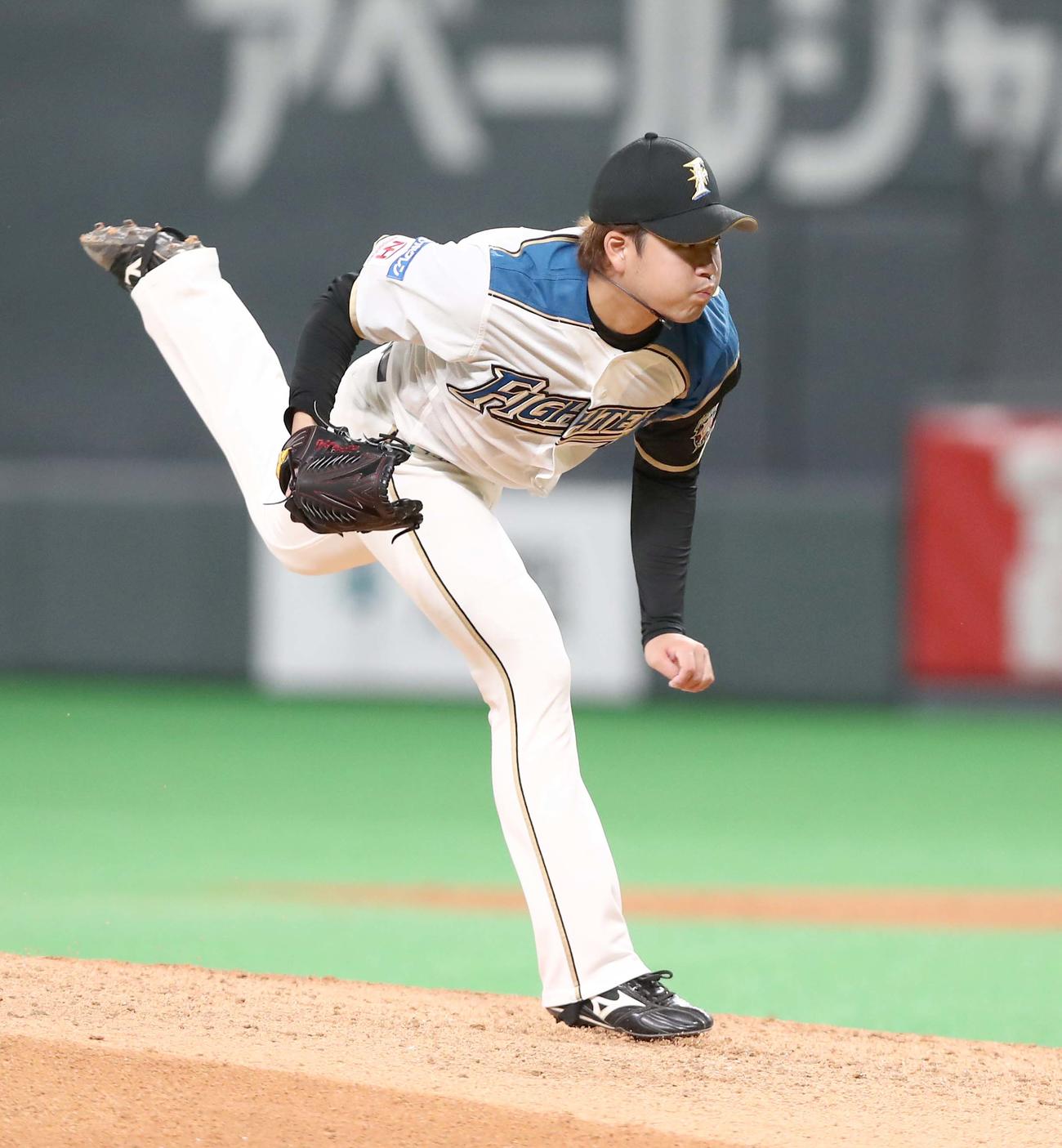 日本ハム対オリックス　8回途中登板の堀（撮影・黒川智章）