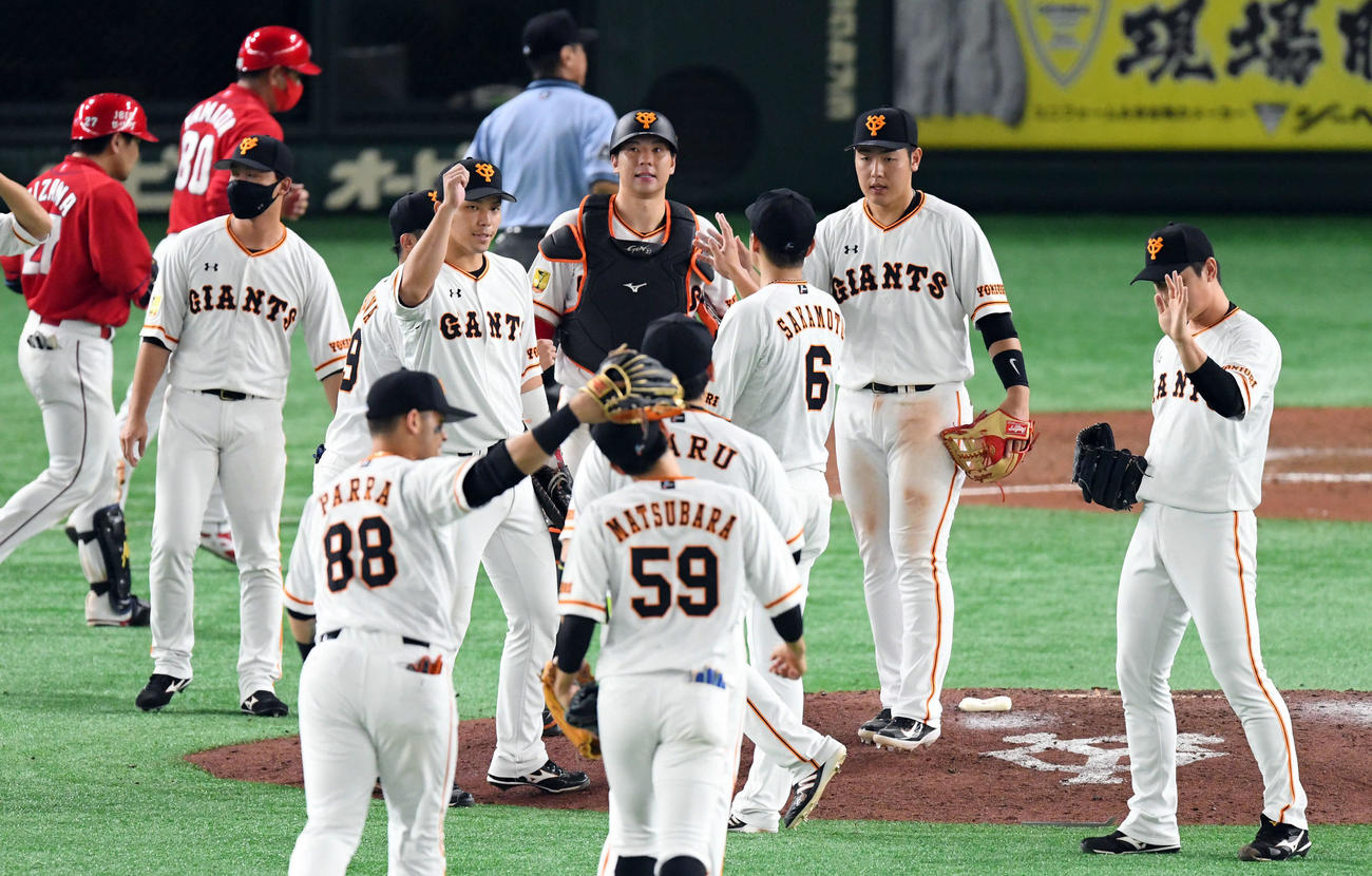 巨人対広島　広島に2ー1で勝利した巨人（撮影・たえ見朱実）