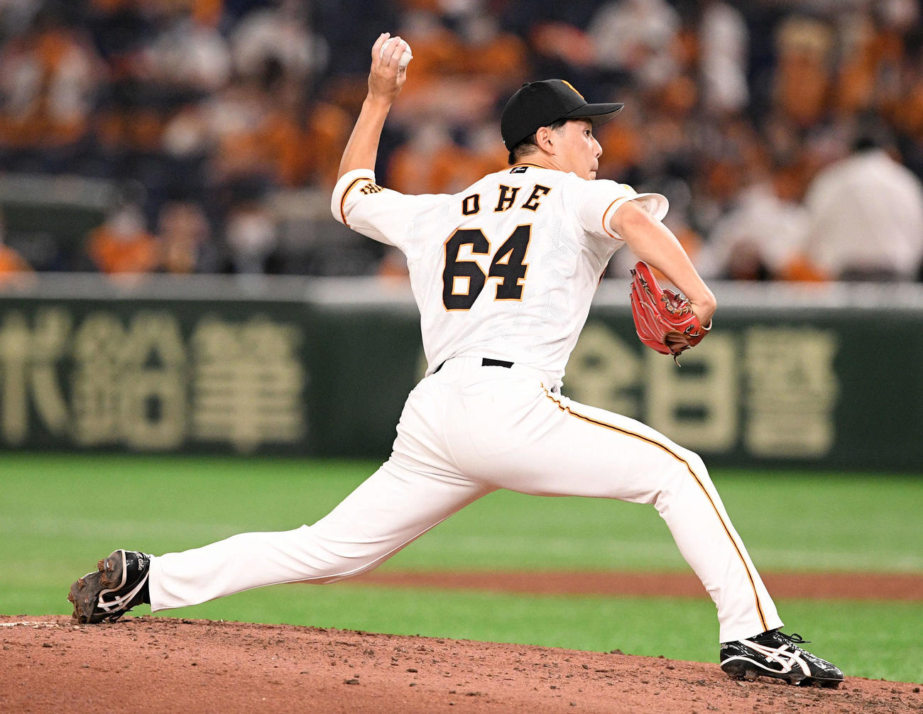 巨人対広島　6回から巨人3番手で投球する大江（撮影・滝沢徹郎）