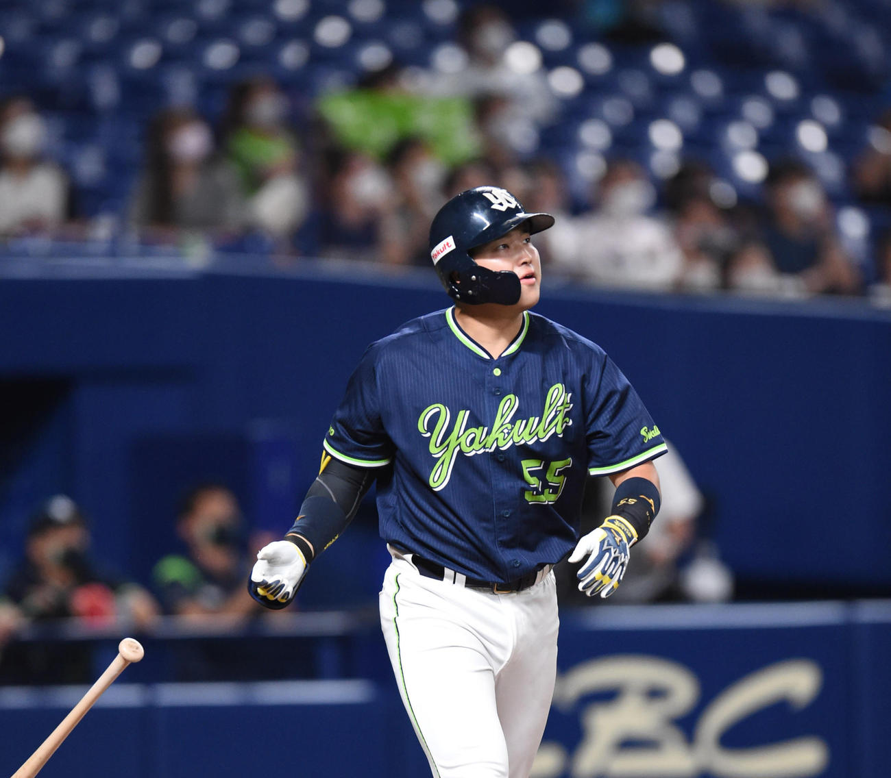 プロ野球中日対ヤクルト　4回表ヤクルト1死一塁、右越え2点本塁打を放った村上宗隆（撮影・森本幸一）