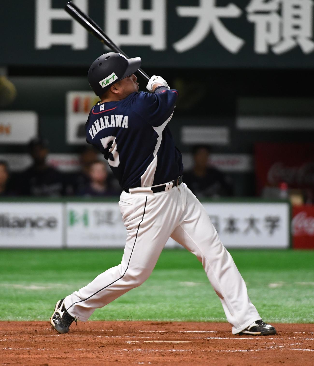 ソフトバンク対西武　3回表西武2死、山川は左越えにソロ本塁打を放つ（撮影・今浪浩三）