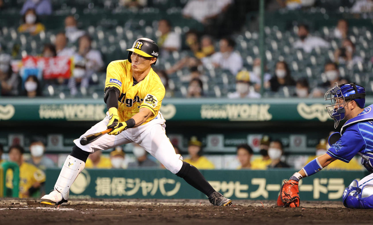阪神対DeNA　7回裏阪神2死二塁、空振り三振に倒れる糸井嘉男（撮影・清水貴仁）