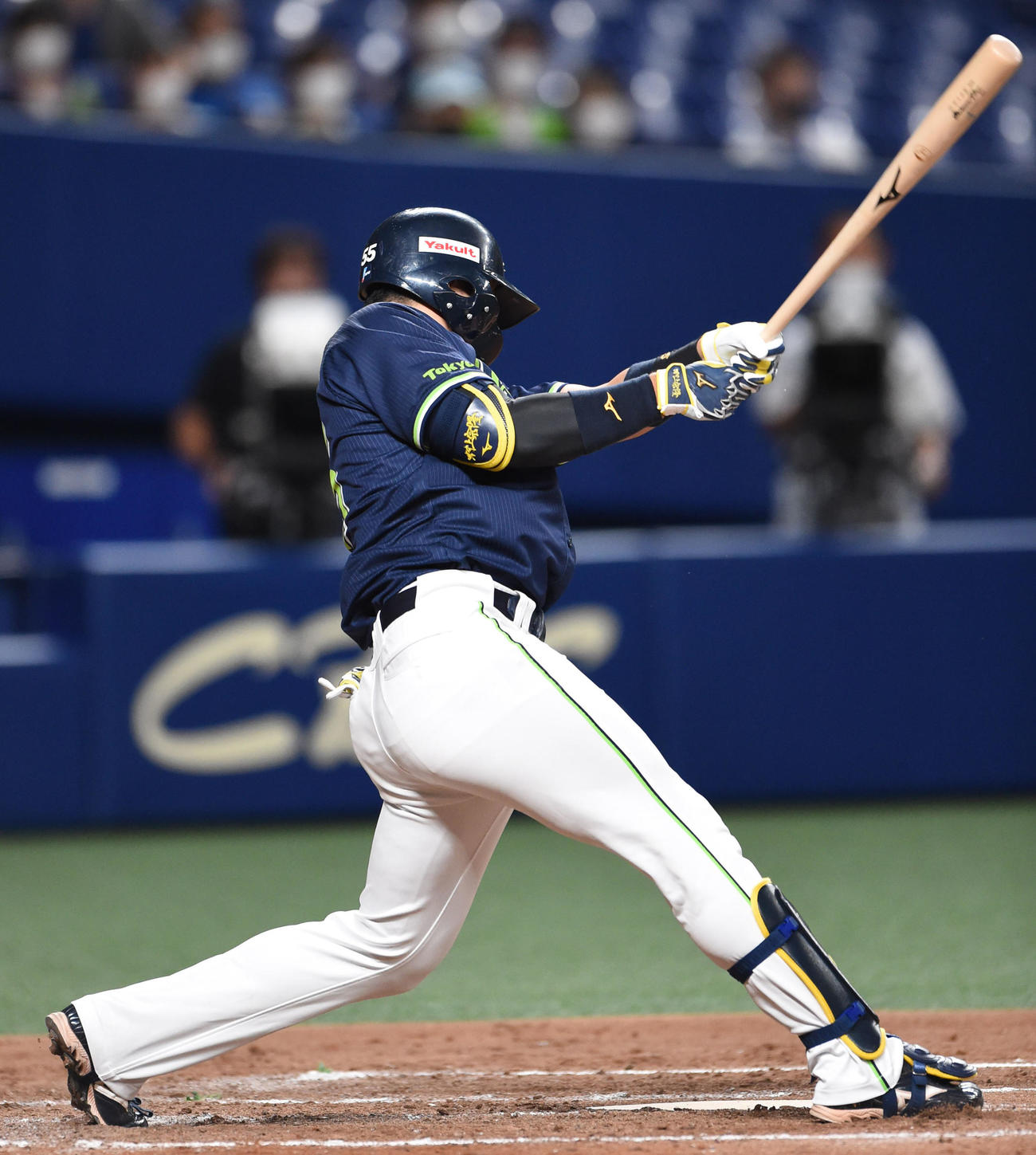 プロ野球中日対ヤクルト　4回表ヤクルト2死二塁、左前適時打を放った村上宗隆（撮影・森本幸一）