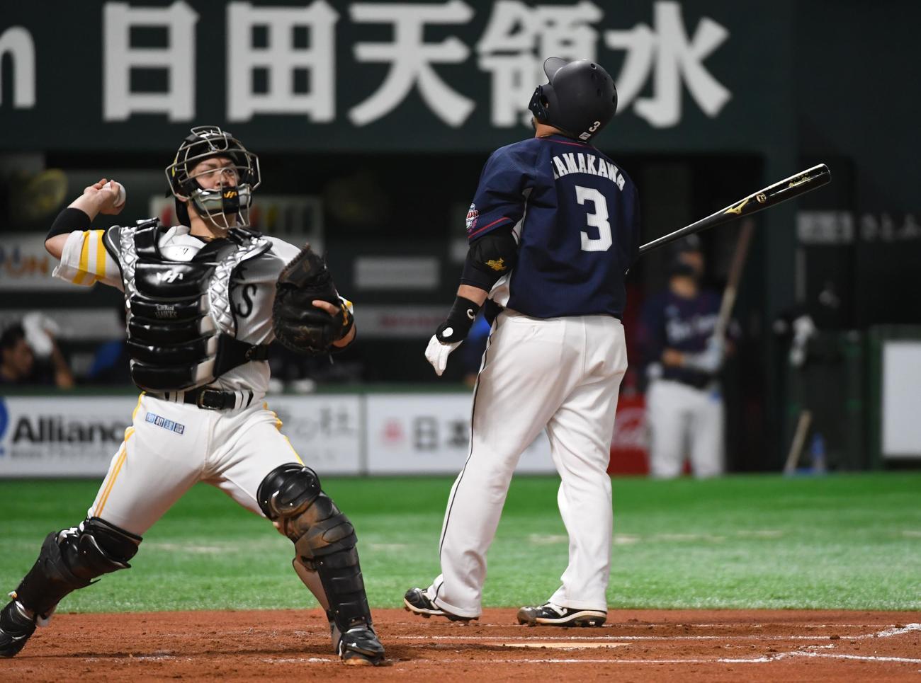 ソフトバンク対西武　7回表西武無死、山川穂高は三振に倒れる（撮影・今浪浩三）
