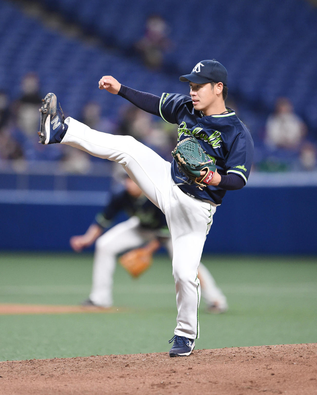 中日対ヤクルト　5回裏、力投するヤクルト先発の小川泰弘（撮影・森本幸一）