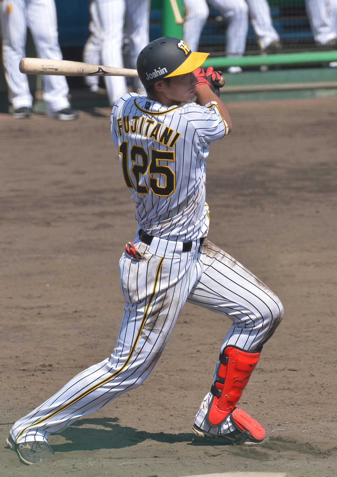 ウエスタン・リーグ阪神対オリックス　5回、中越え二塁打を放つ阪神藤谷（代表撮影）