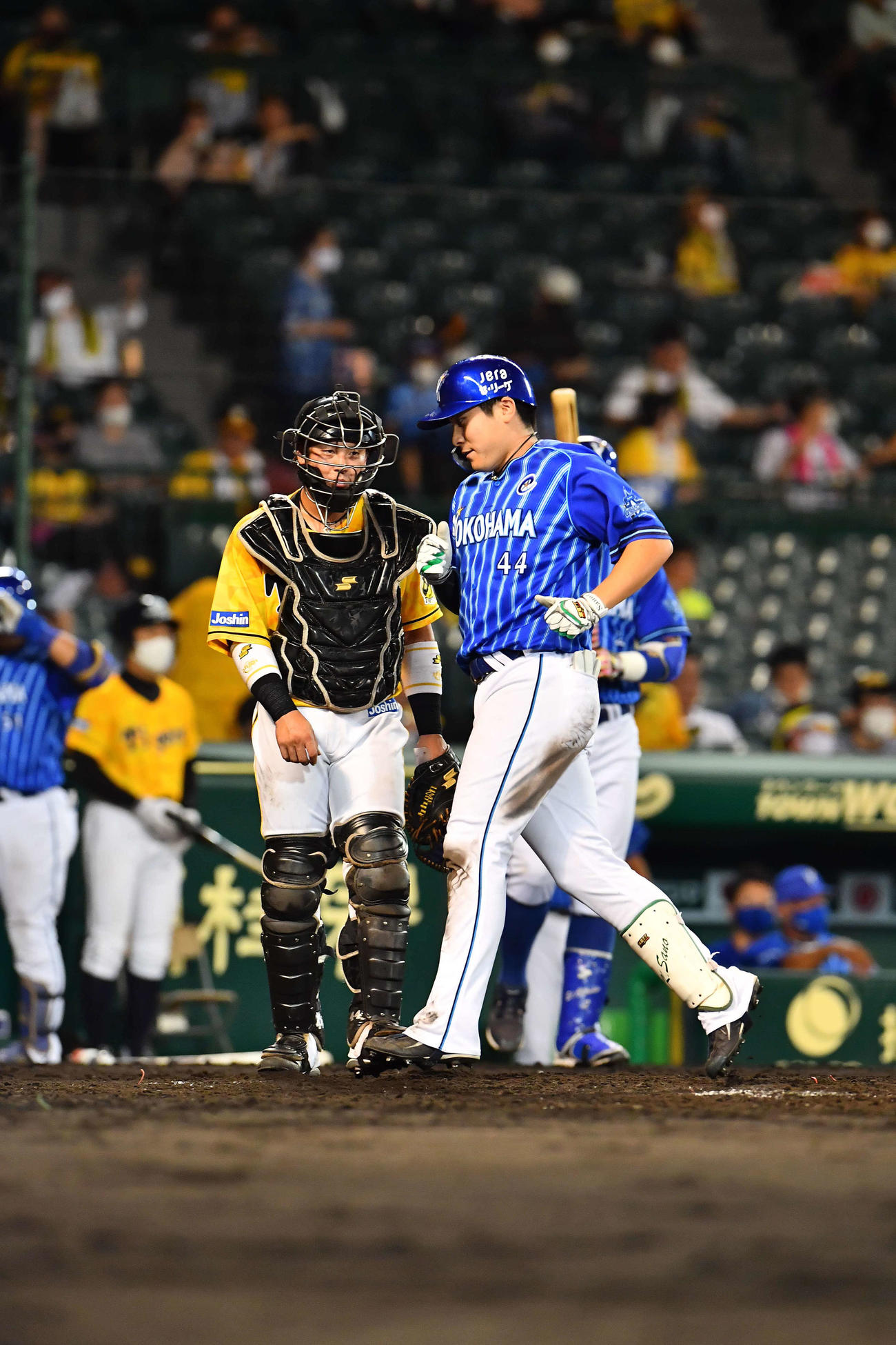 阪神対DeNA　5回表DeNA2死一塁、左越え2点本塁打を放つ佐野恵太（撮影・上田博志）