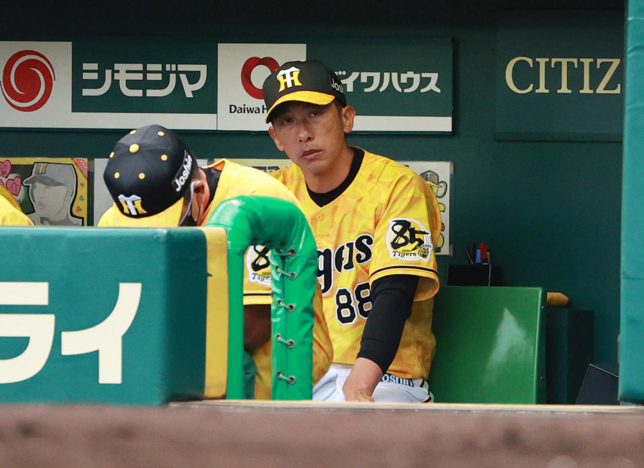 阪神対DeNA　ベンチで厳しい顔の矢野監督（撮影・清水貴仁）