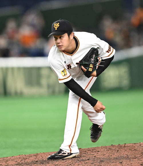 巨人対広島　9回表から6番手で登板した巨人堀岡（撮影・鈴木みどり）