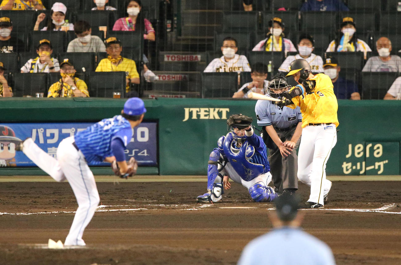 6回裏阪神1死、大山から空振り三振を奪う今永（撮影・上山淳一）