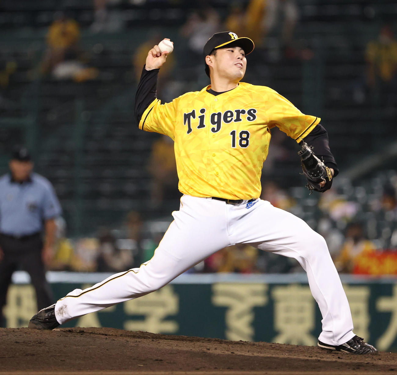 阪神対DeNA　6回に登板する2番手の馬場（撮影・清水貴仁）