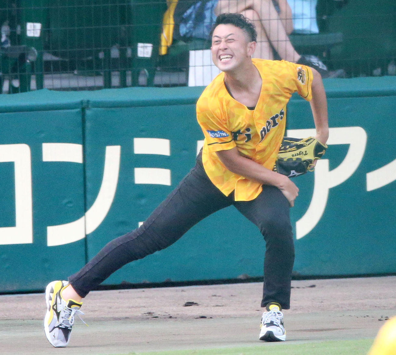阪神スタメン発表でものまねを行う今成亮太氏