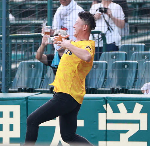 阪神スタメン発表でものまねを行う今成亮太氏