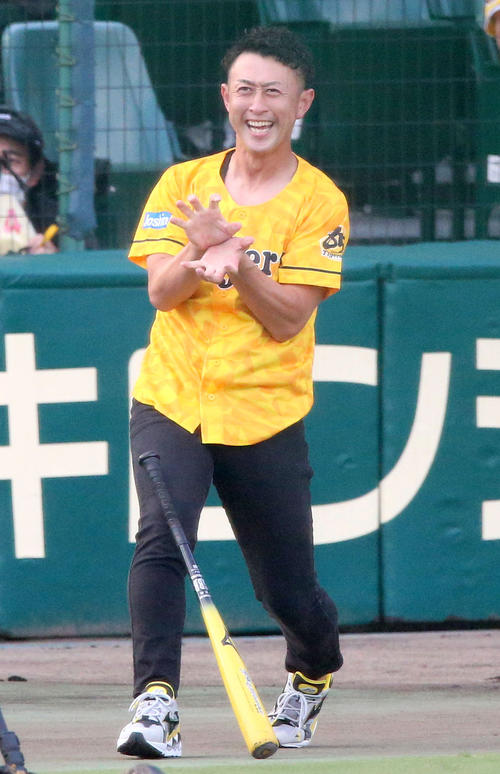 阪神スタメン発表でものまねを行う今成亮太氏