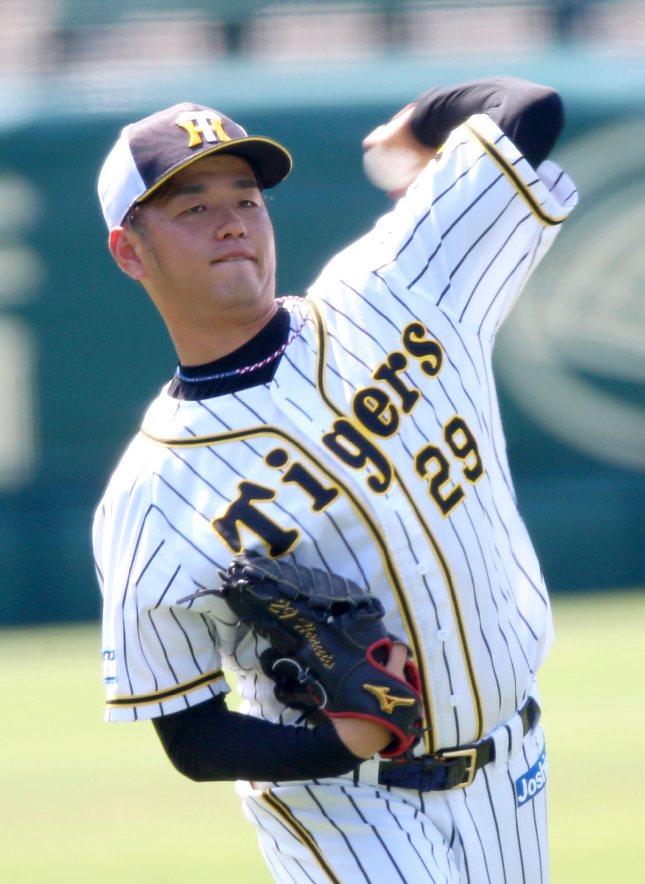 1軍に合流し、キャッチボールする高橋遥（撮影・上山淳一）
