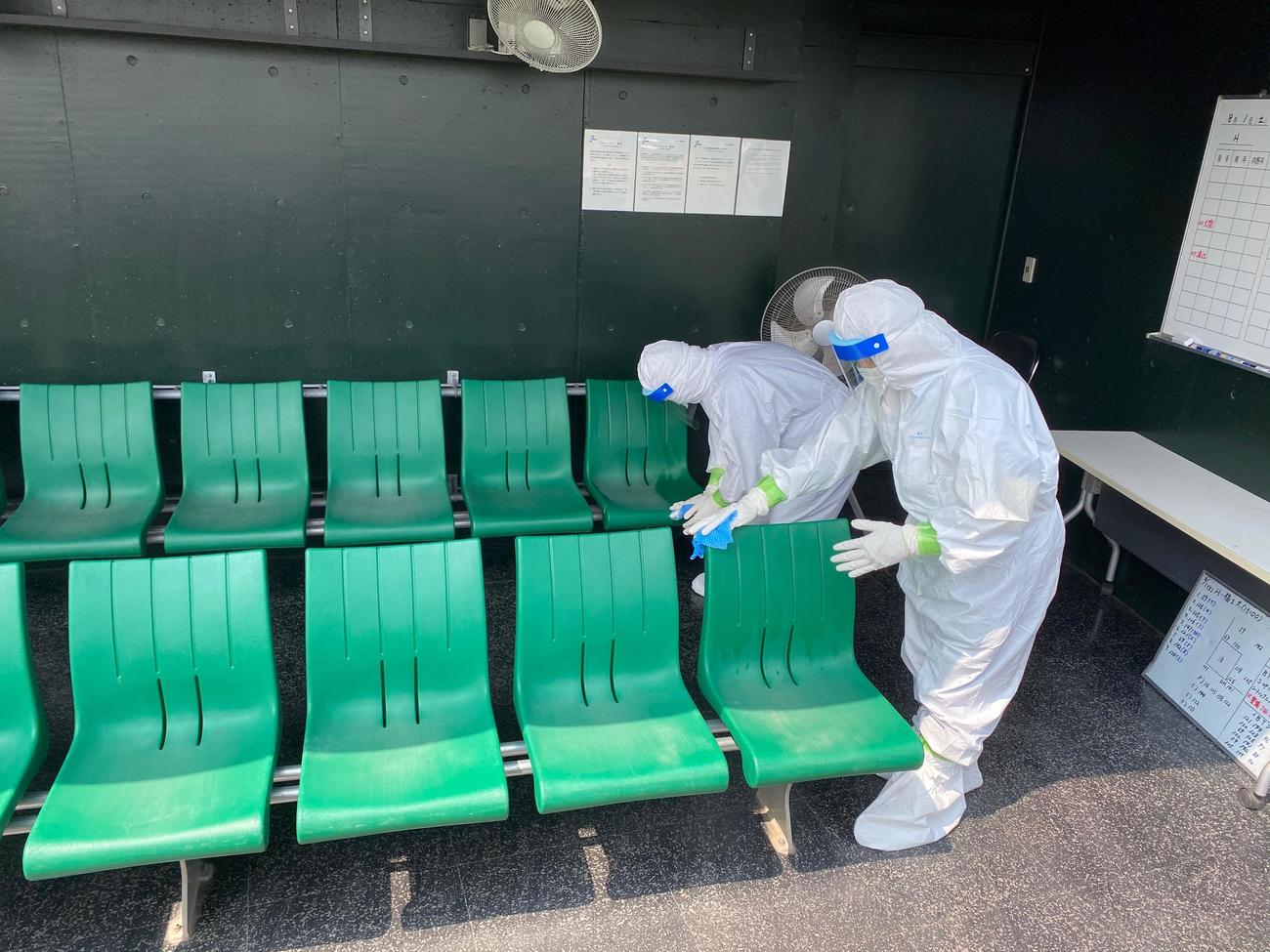 タマホームスタジアム筑後では消毒作業が行われた（球団提供）