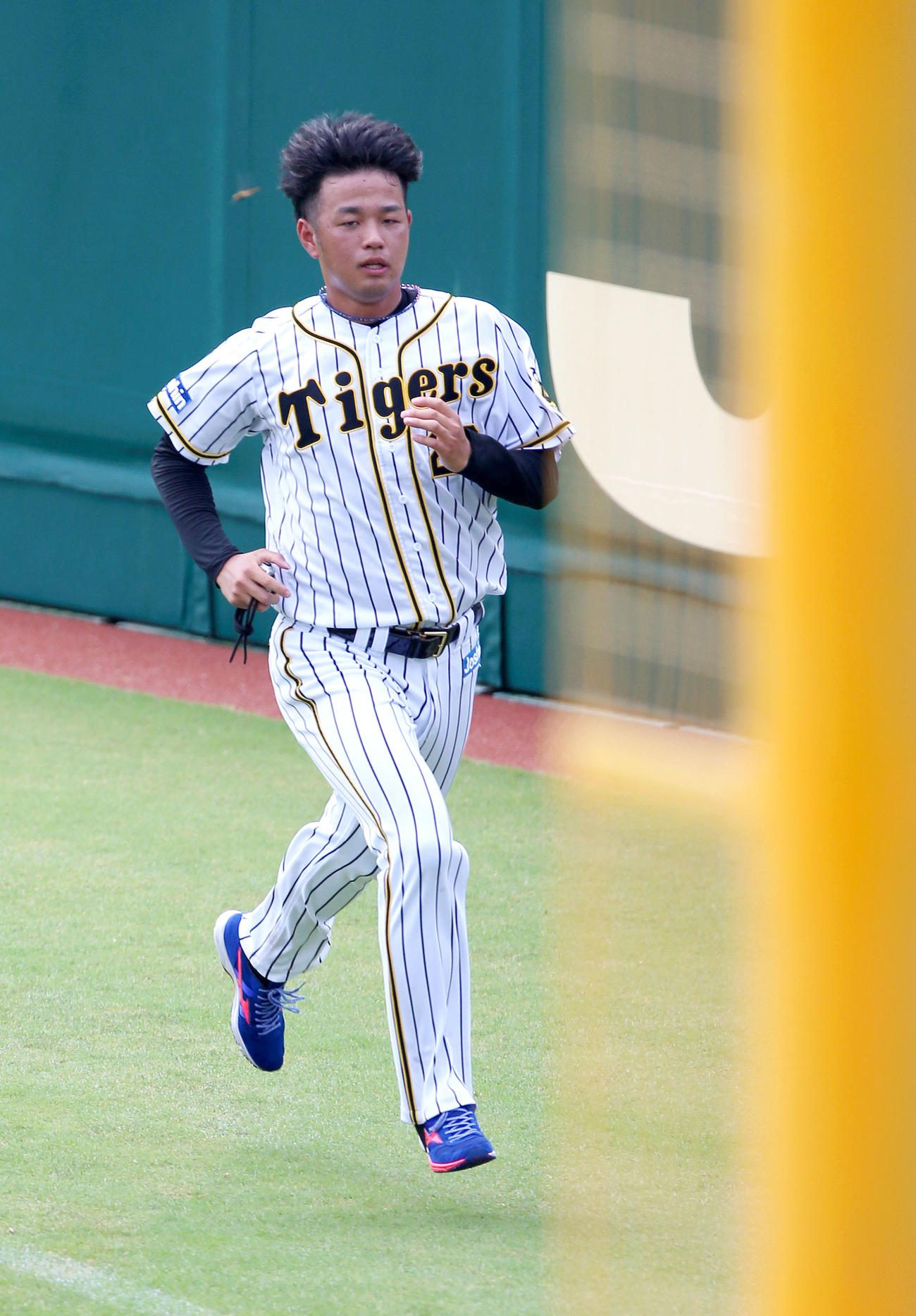 投手練習で汗を流す高橋遥人（撮影・上山淳一）