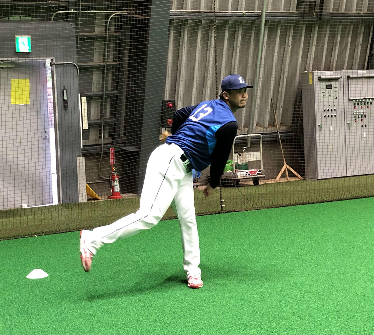 札幌入りし前日練習を行う西武高橋光（球団提供）