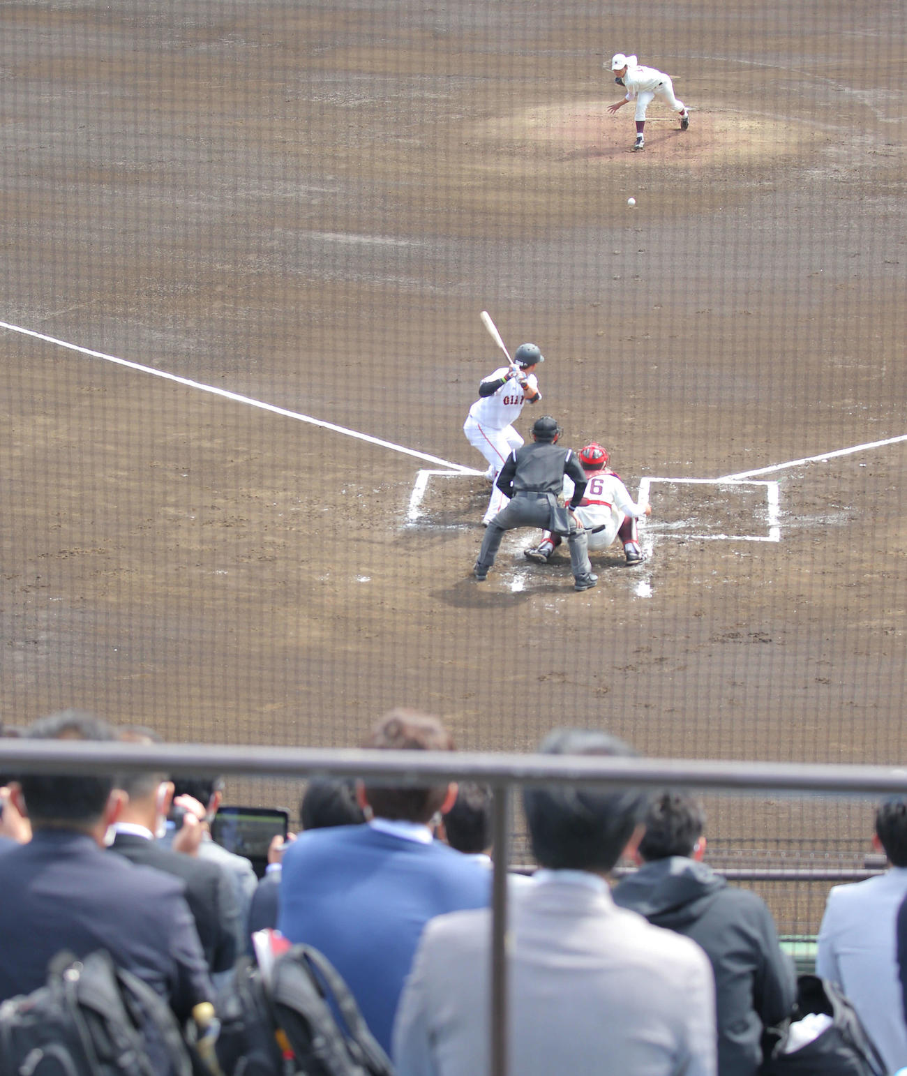 3月、大勢のスカウト陣が見つめる前で行われたプロアマ交流戦の巨人2軍－早大戦