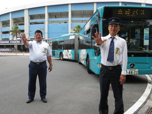 京成バスの「連節バス」は海浜幕張名物（撮影・金子真仁）
