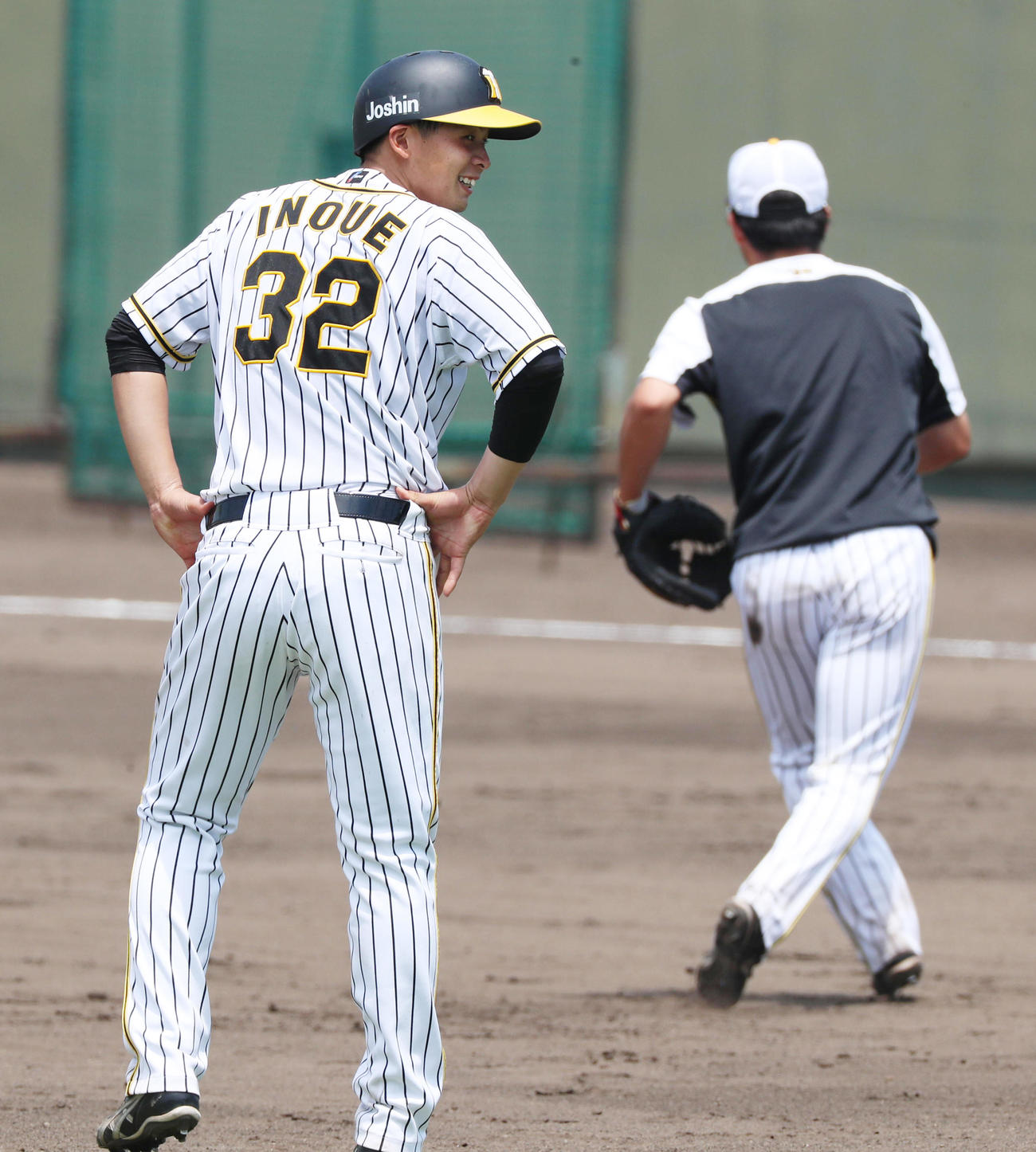 走塁練習を行う井上広大