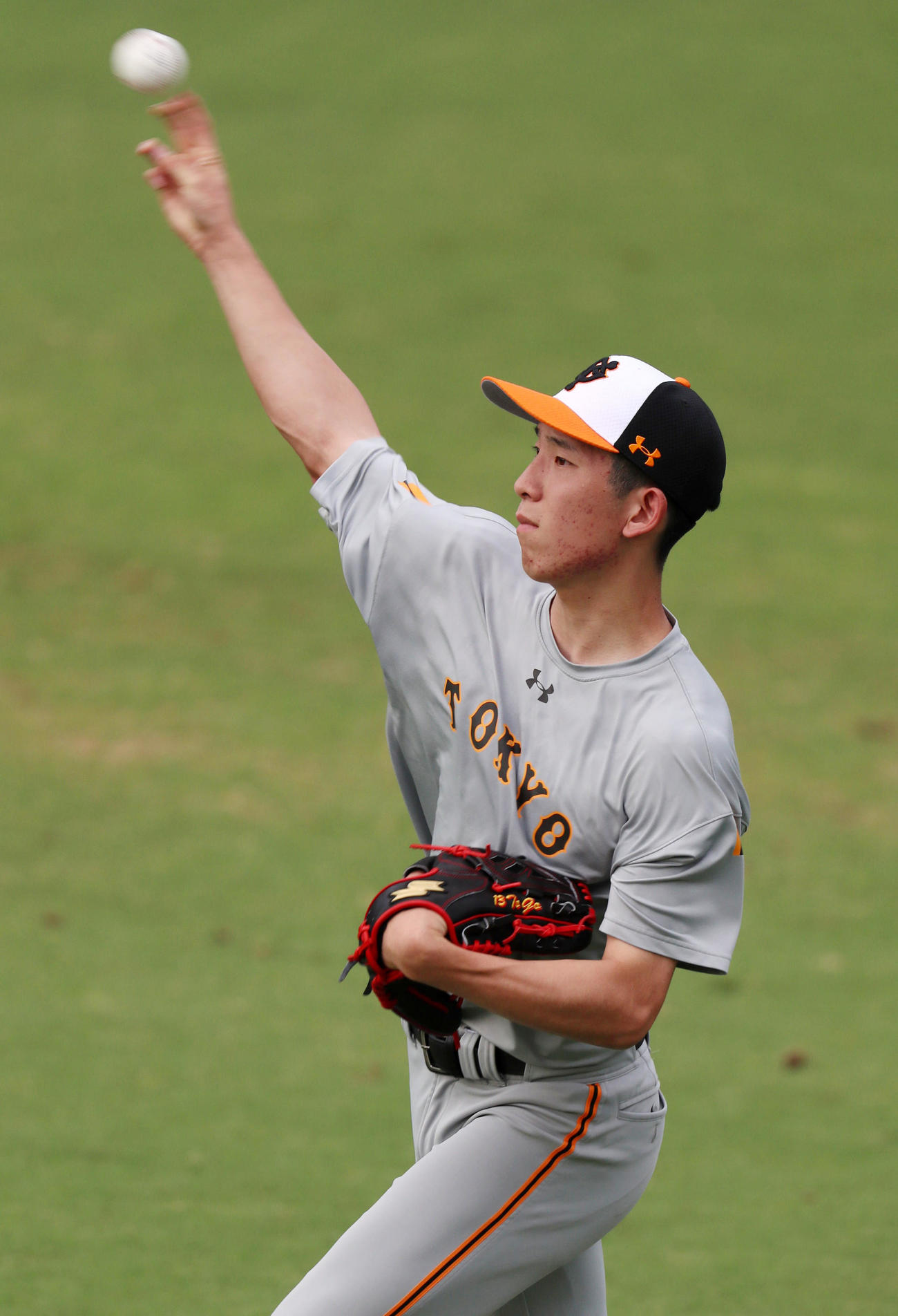 阪神対巨人　キャッチボールする戸郷（撮影・加藤哉）
