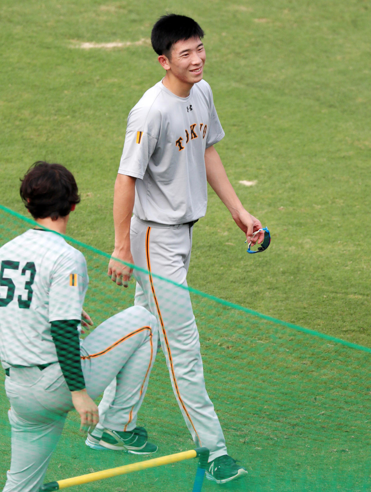 阪神対巨人　明るい表情を見せる戸郷（撮影・加藤哉）