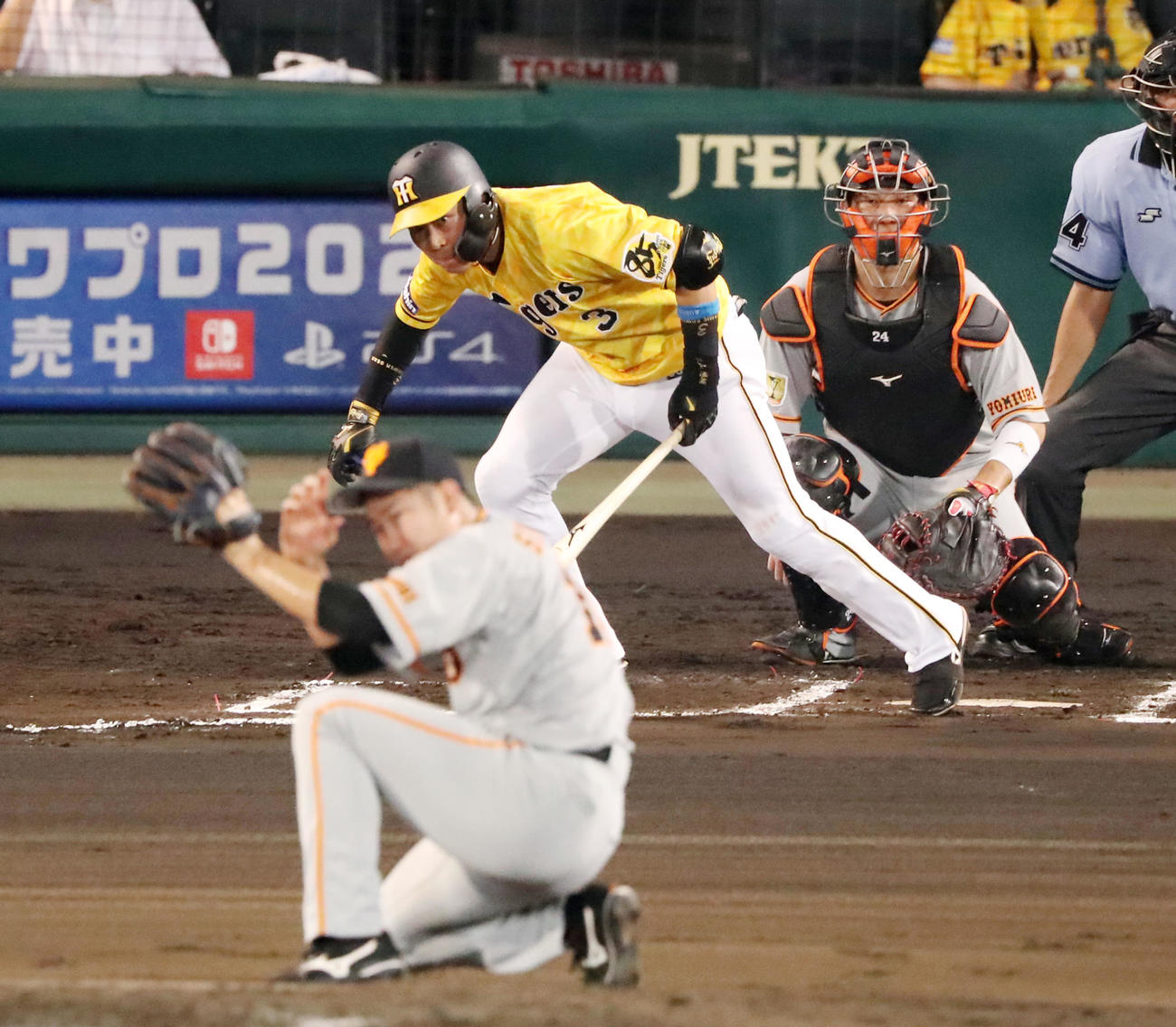 阪神対巨人　6回裏阪神1死、大山は中前打を放つ（撮影・加藤哉）