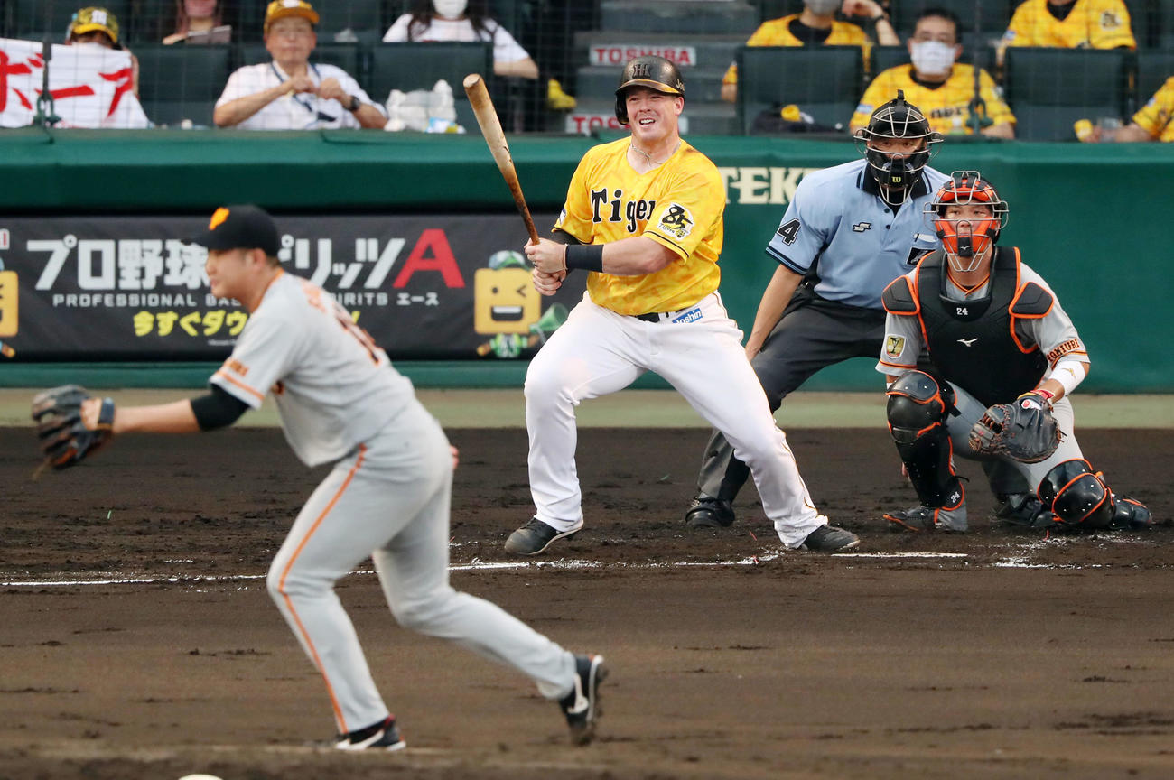 阪神対巨人2回裏阪神無死、ボーアは中前打を放つ（撮影・加藤哉）