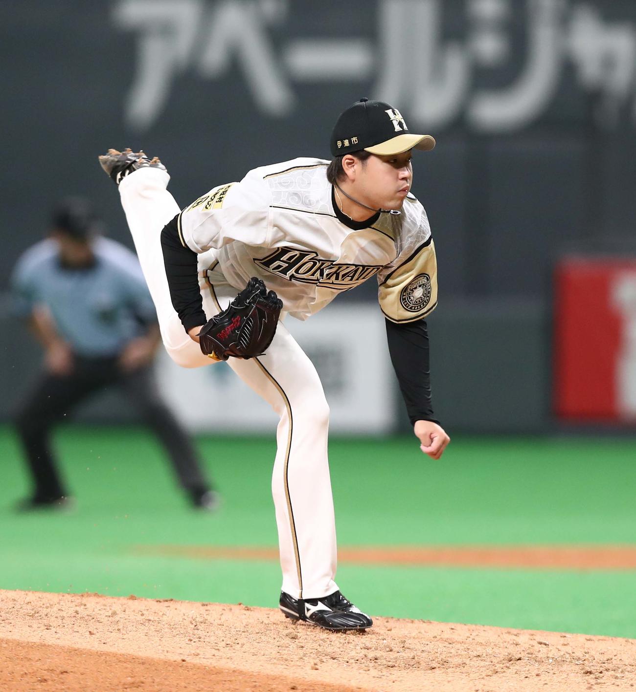 日本ハム対西武　6回途中登板の堀（撮影・黒川智章）