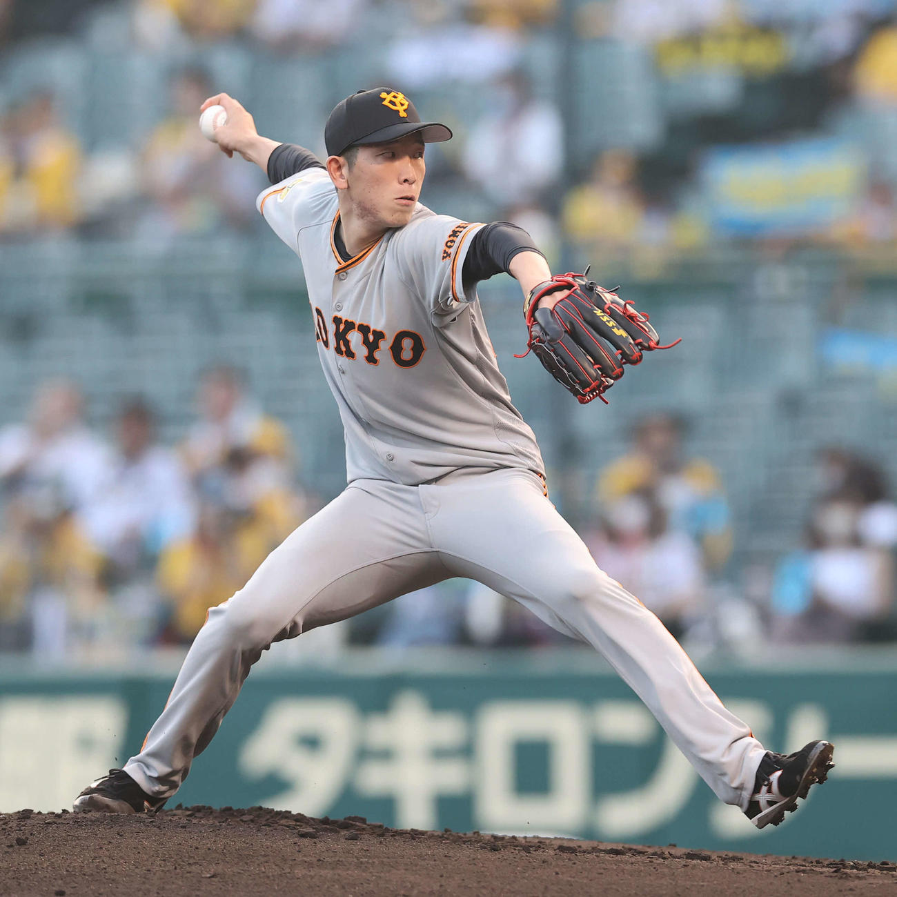 阪神対巨人　力投する巨人先発の戸郷（撮影・河野匠）