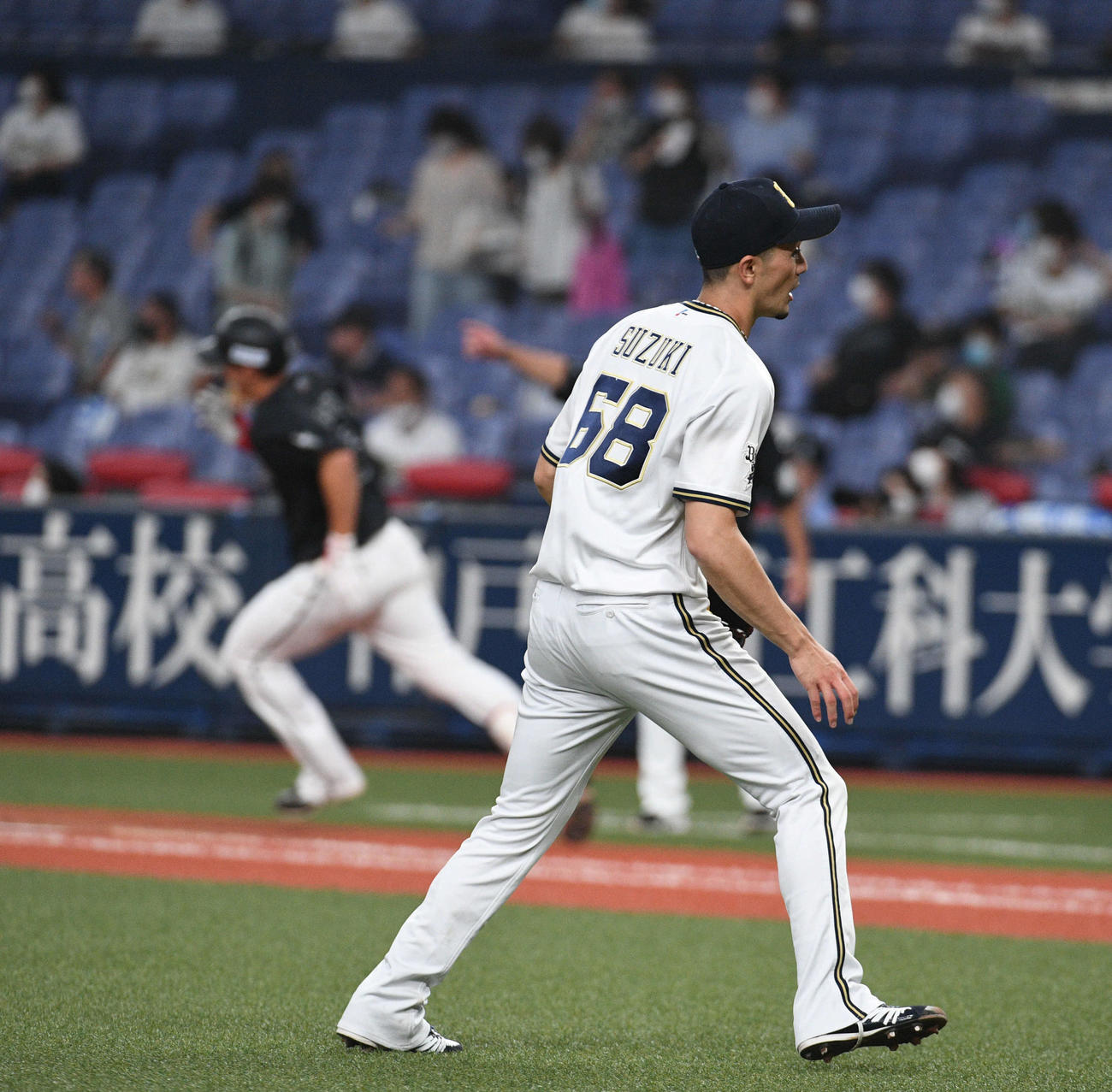 オリックス対ロッテ　4回表ロッテ無死一、二塁、安田尚憲に先制2点適時二塁打浴びた鈴木優（撮影・渦原淳）