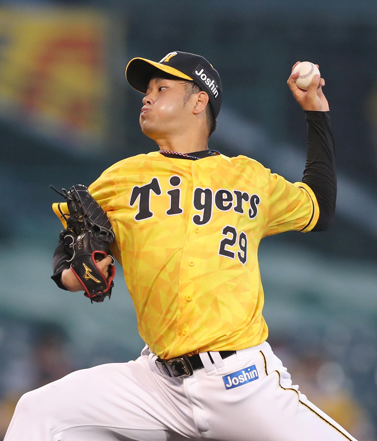 阪神対巨人　巨人打線を相手に力投する高橋（撮影・前田充）