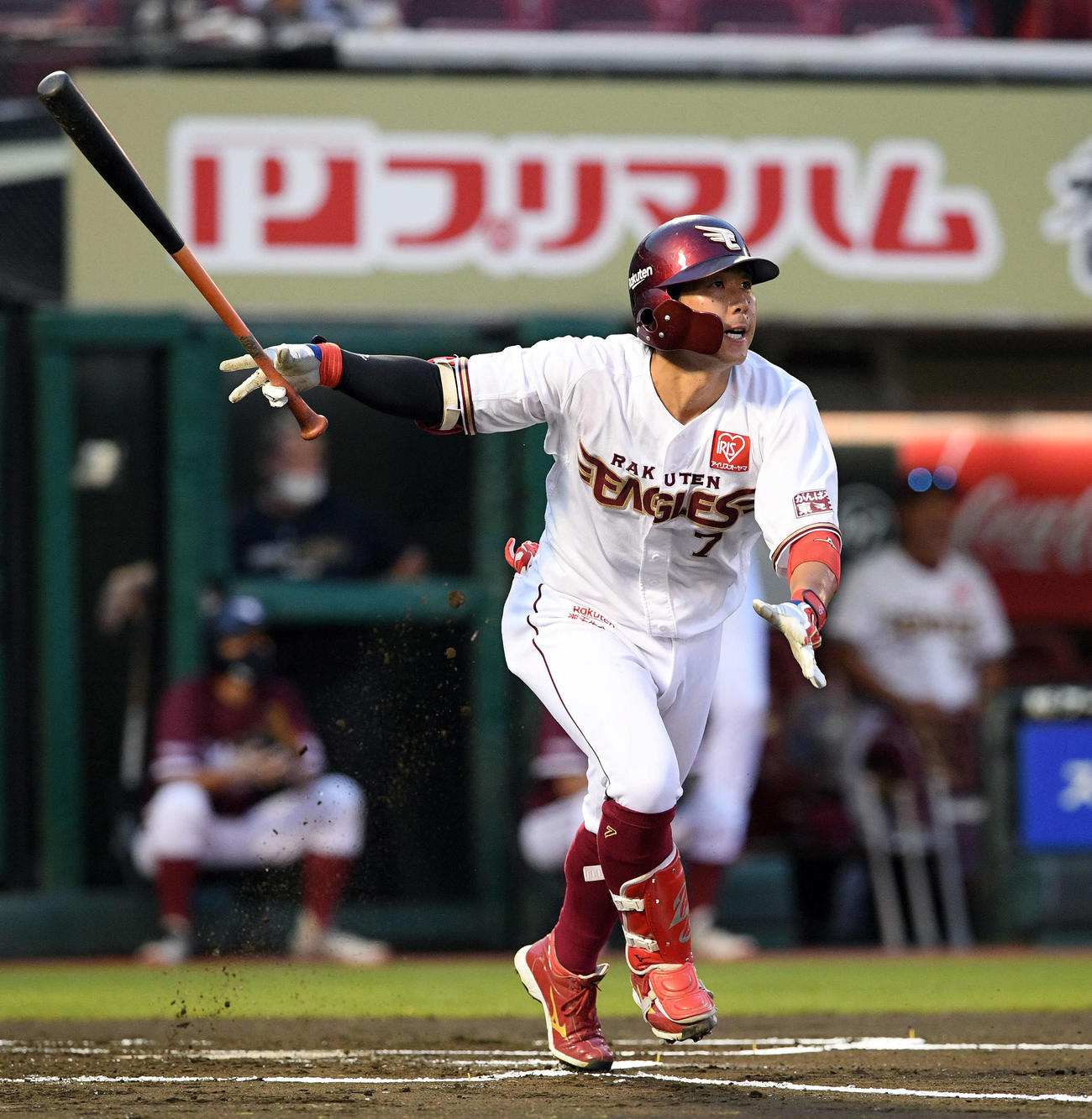 楽天対ソフトバンク　1回裏楽天無死二塁、鈴木大は右翼に先制の適時二塁打を放つ（撮影・滝沢徹郎）
